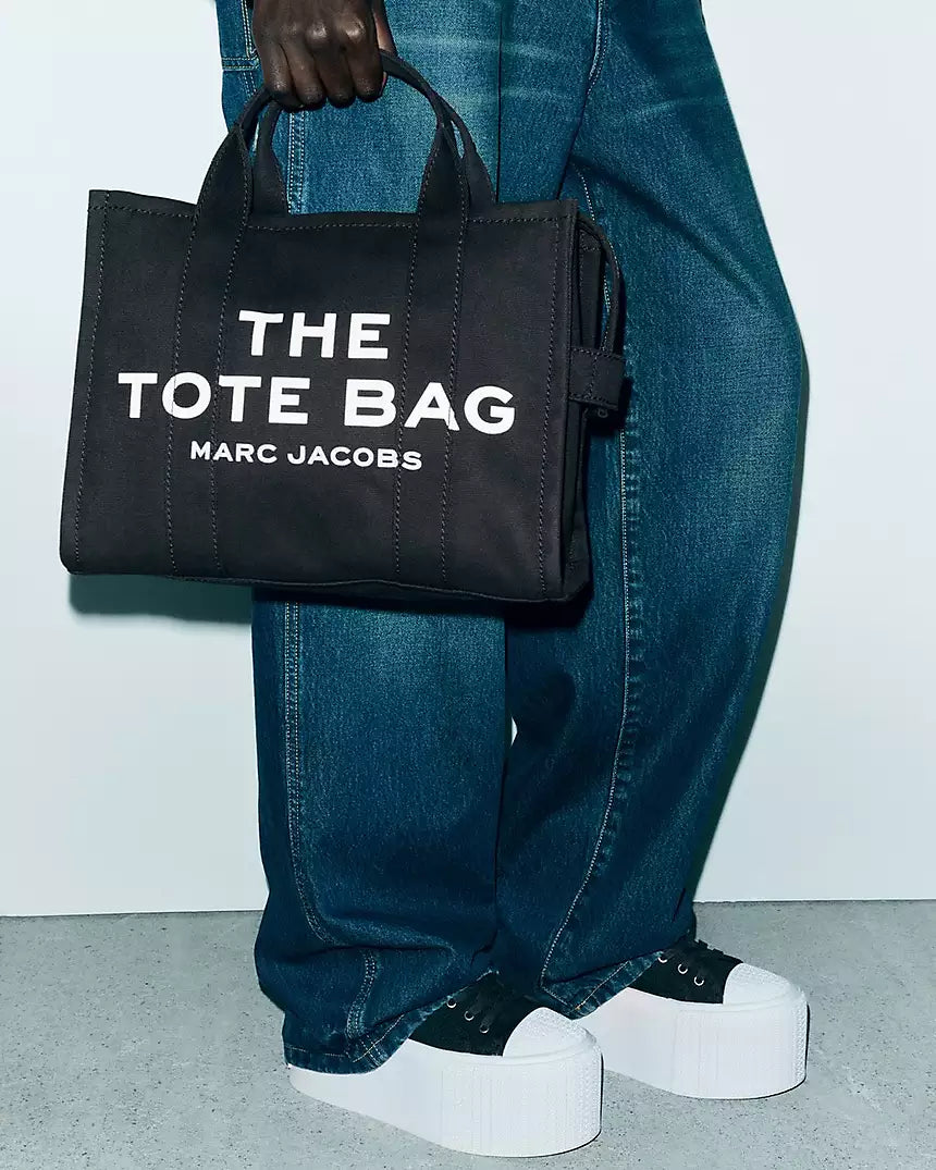 THE CANVAS
MEDIUM TOTE BAG